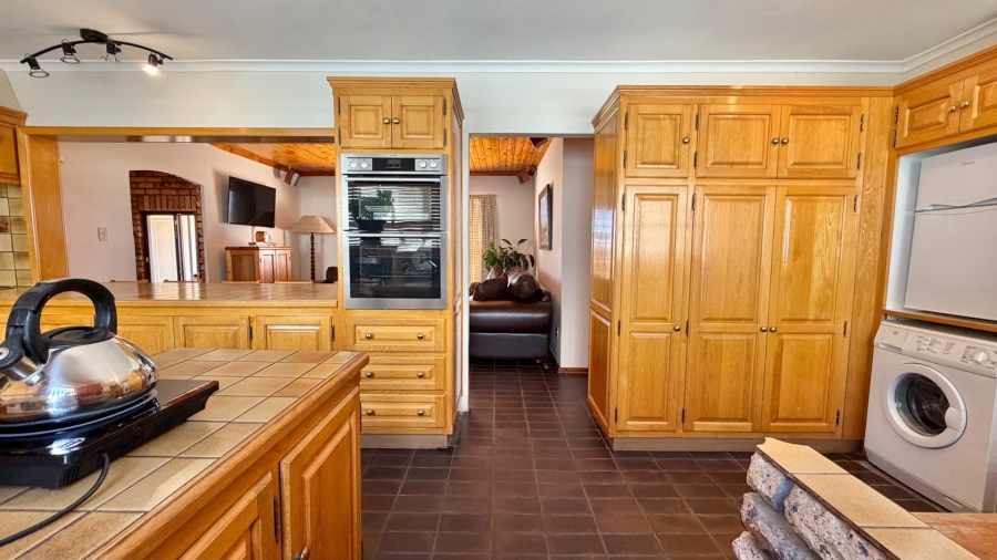 4 Bedroom Property for Sale in Mountainside Western Cape